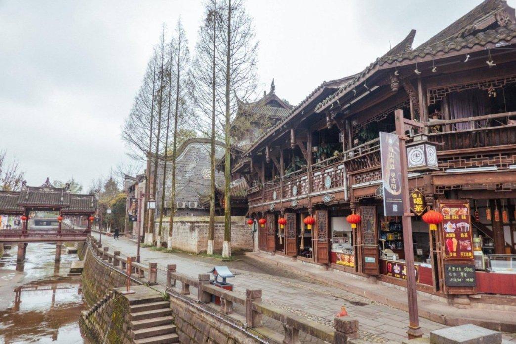 “春城”昆明迎来2024年首场雪 民众开启“云”赏雪模式